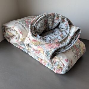 Liz Claiborne Liz at Home Reversible Cream Blue Floral Comforter Vintage 96x84